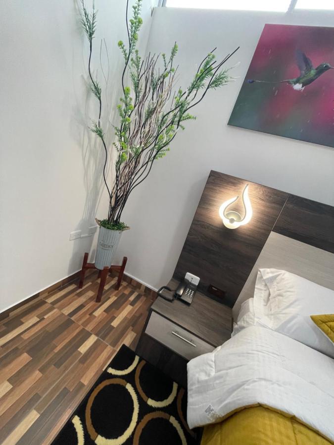 Sara Hotel Ibarra Bagian luar foto